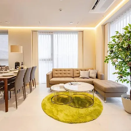 Modern Luxury Suite In Gangnam With Cityview&Wine